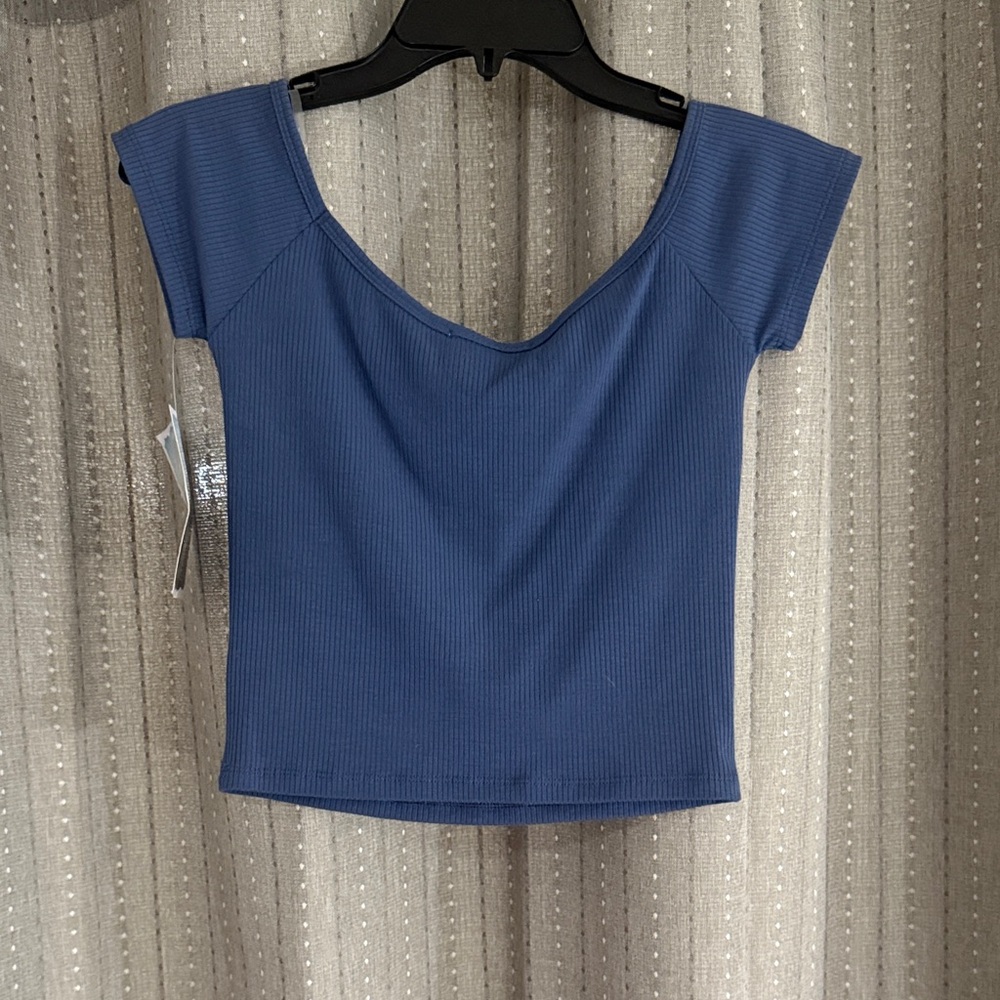 Chic Navy V-Neck Crop Top - Picture 3 of 3